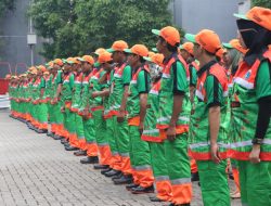 DLH DKI Kerahkan 2.100 Petugas Kebersihan di HUT TNI