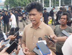 Memasuki Masa Reses, BEM UI Gelar Unjuk Rasa Ajak DPR RI Diskusi