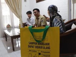 DLH DKI Jakarta Gencarkan Edukasi Pilah Sampah Door to Door