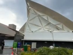 Lapangan Padel di Taman Villa Meruya Ambruk Diterjang Angin Kencang