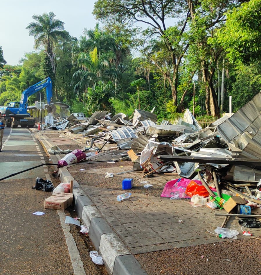 55 Tahun Berdiri, Pasar Barito Kini Sudah Rata Digusur Eskavator 1 IMG 20251027 WA00002