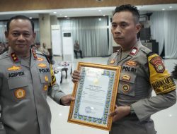 Sentuhan Hati di Balik Seragam: Kisah Aiptu Agus, Sang Guru Pemulung dari Kembangan