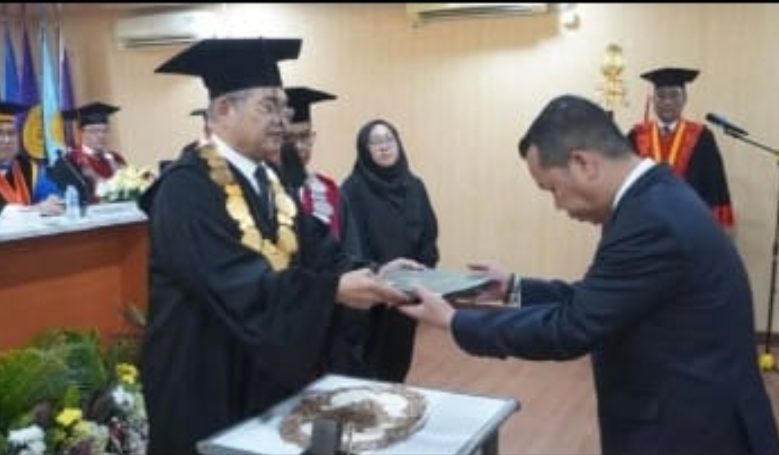 Ketua PN Cikarang Raih Gelar Doktor Ilmu Hukum di Universitas Jayabaya, Angkat Isu Reformulasi Kewenangan Penjabat Kepala Daerah 1 Screenshot 2025 10 24 18 53 01 96 6012fa4d4ddec268fc5c7112cbb265e7 1