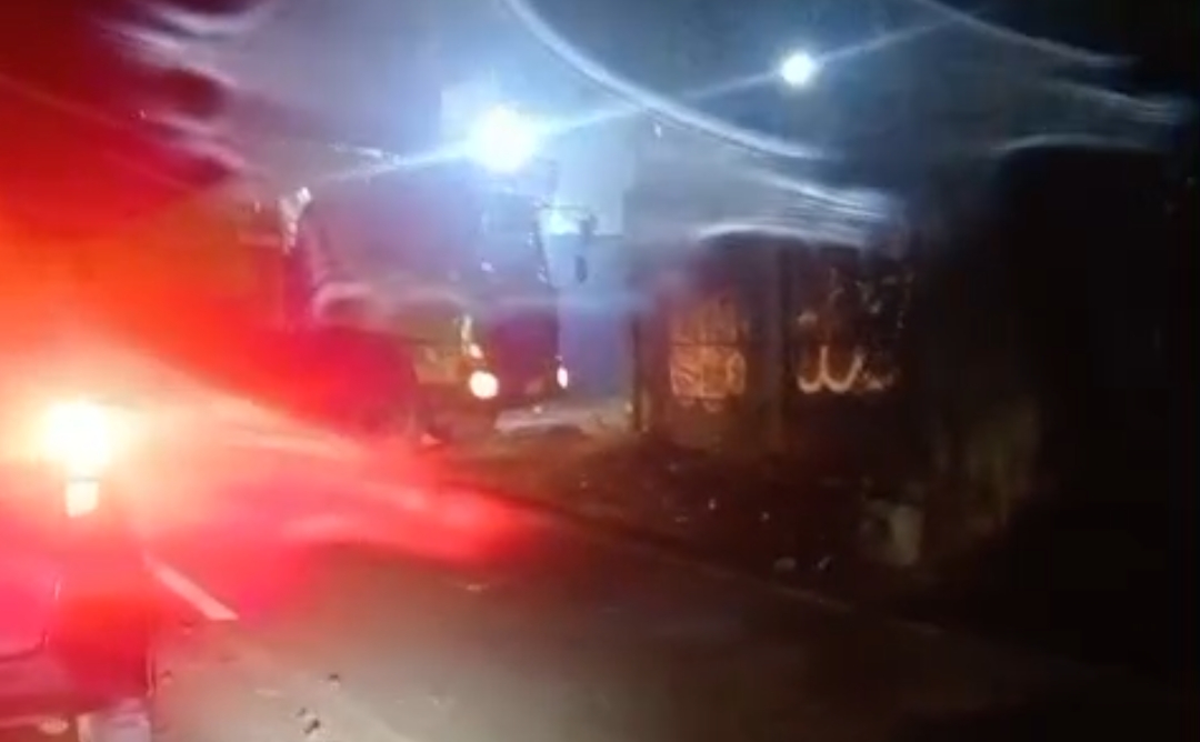 Pelanggaran Ganda Perda Bangunan di Jakarta Barat: Proyek Lapangan Padel Tanpa PBG dan Kerja Paksa Malam Hari 1 Screenshot 2025 10 28 16 14 24 35 6012fa4d4ddec268fc5c7112cbb265e7
