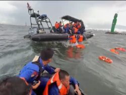 Kapal Ditumpangi 29 Siswa Tenggelam di Perairan Teluk Jakarta Akibat Cuaca Buruk dan Gangguan Mesin