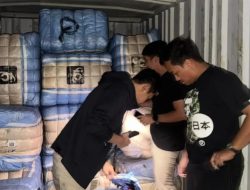 Ratusan Bal Pakaian Bekas Ilegal Gagal Beredar di Pasar Senen