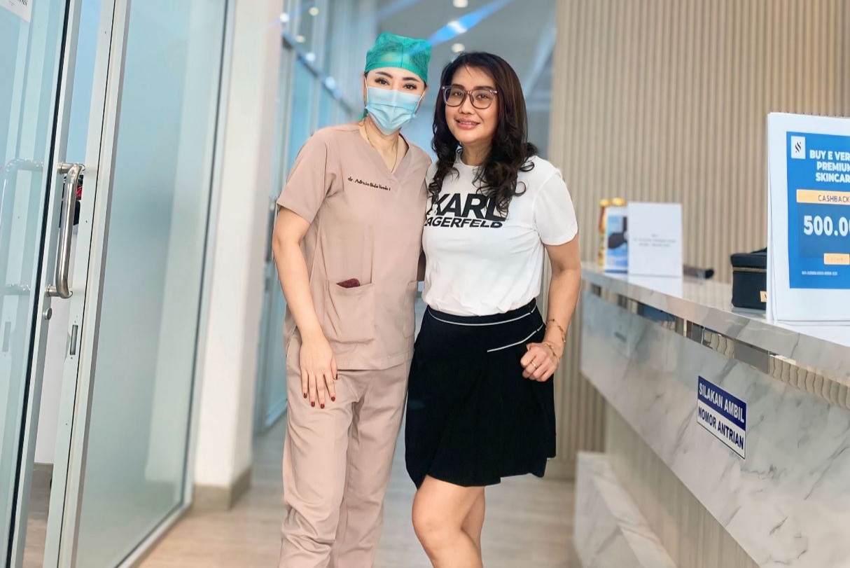 Lia Emilia Jaga Pola Hidup Sehat, Jalani Operasi Kantong Mata Demi Penampilan Lebih Segar 1 IMG 20251130 WA0013