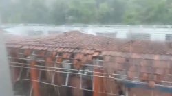 Kelas Roboh Diterjang Hujan dan Angin Kencang di SMKN 1 Gunungputri, Puluhan Siswa Terluka 6 IMG 8649