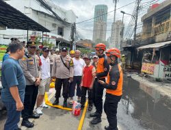Warung Gado-Gado di Palmerah Terbakar, 8 Unit Mobil Damkar Dikerahkan