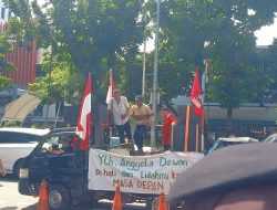 Aksi Damai Warga Kampung Ujung Didepan DPRD DKI Jakarta
