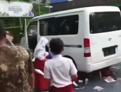 Mobil MBG Tabrak Siswa SD yang Sedang Belajar di Lapangan Upacara SDN 01 Kalibaru