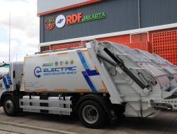 Perkuat Operasional RDF Rorotan, DLH DKI Luncurkan Ratusan Truk Compactor Tertutup