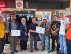 Jasaraharja Putera Salurkan Bantuan Darurat Untuk Mahasiswa Terdampak Banjir di Kota Padang