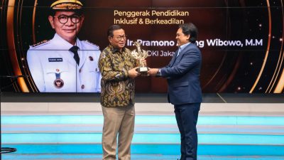 gubernur pramono dianugerahi people of the year 2025 dinilai sukses ciptakan pendidikan inklusif 6936a90a459de