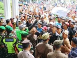 Protes Aturan Pembatasan Usia Kendaraan, Ratusan Sopir Angkot Kepung Balai Kota Bogor