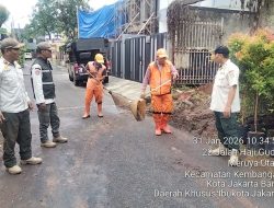 Respon Cepat Satpol PP Jakbar dan Dishub Kembangan Hadapi Keluhan Warga