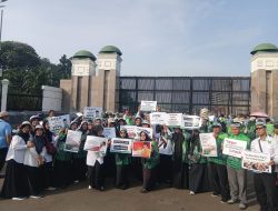 Aksi Guru Madrasah di Depan Gedung DPR DI, Suara Keadilan Menggema