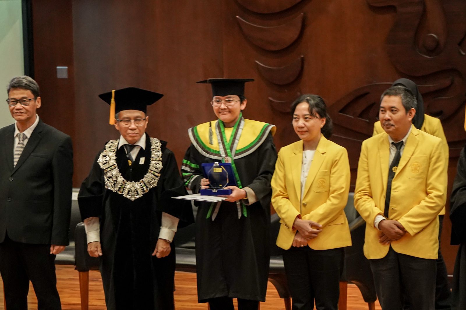 Wisuda di UI, Kompol Seala Syah Alam Resmi Sandang Gelar Doktor Lewat Program Beasiswa 2 IMG 20260215 WA0008