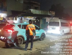 Walikota Jakarta Barat Iin Mutmainah Instruksikan Gerak Cepat: Sinergi Dishub, RT, dan Warga Atasi Lumpuhnya Lalin Akibat Banjir di Kembangan