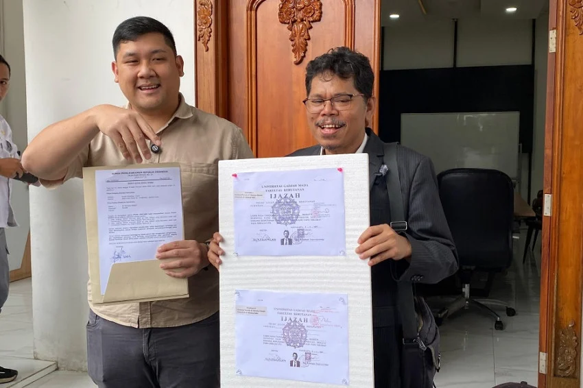 bonatua silalahi akhirnya terima salinan ijazah jokowi tanpa sensor ubz