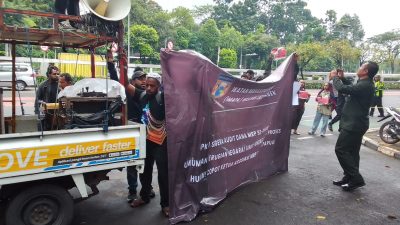 IMAPA Menggelar Aksi Unjuk Rasa di Depan Kantor BPK RI