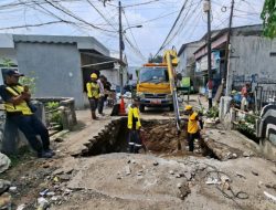 Respons Cepat! Puluhan Petugas Gabungan Tangani Jembatan Amblas di Jalan Pule Ciracas