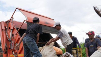 Perumda Pasar Jaya Percepat Penanganan Sampah di Pasar Induk Kramat Jati