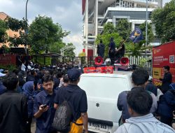 DPW Partai NasDem DKI Jakarta Gelar Aksi Unjuk Rasa di Depan Gedung Tempo