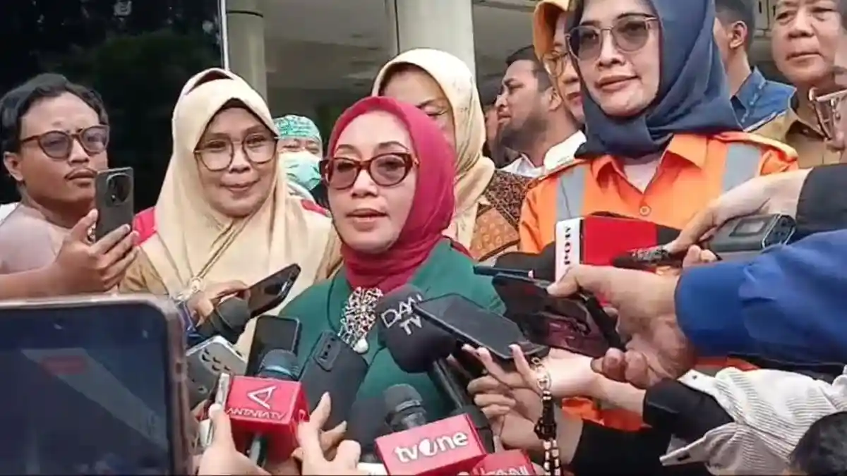 Pasca Kecelakaan Kereta Menteri PPPA Usulkan Gerbong Perempuan KRL Pindah ke Tengah, Depan Belakang untuk Laki-laki 1 Menteri PPPA Arifah