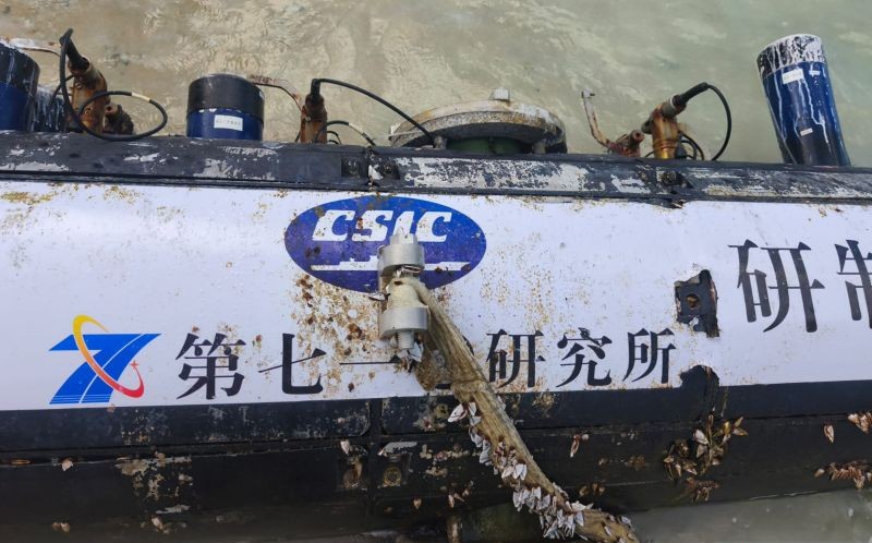 benda misterius mirip torpedo 1