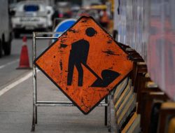 Rekayasa Lalu Lintas Diterapkan Selama Pekerjaan Pemasangan Balok Jembatan Flyover Latumeten
