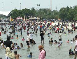Antusiasme Masyarakat Memenuhi Kawasan Wisata Ancol saat Libur Panjang