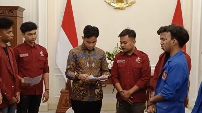 Wapres Gibran Terima Aspirasi Mahasiswa, Wujud Komitmen Dialog yang Konstruktif 8 8330 Terima 15 Perwakilan Mahasiswa di Istana Wapres Gibran Saya Sadar Program Pemerintah Masih Banyak Minusnya