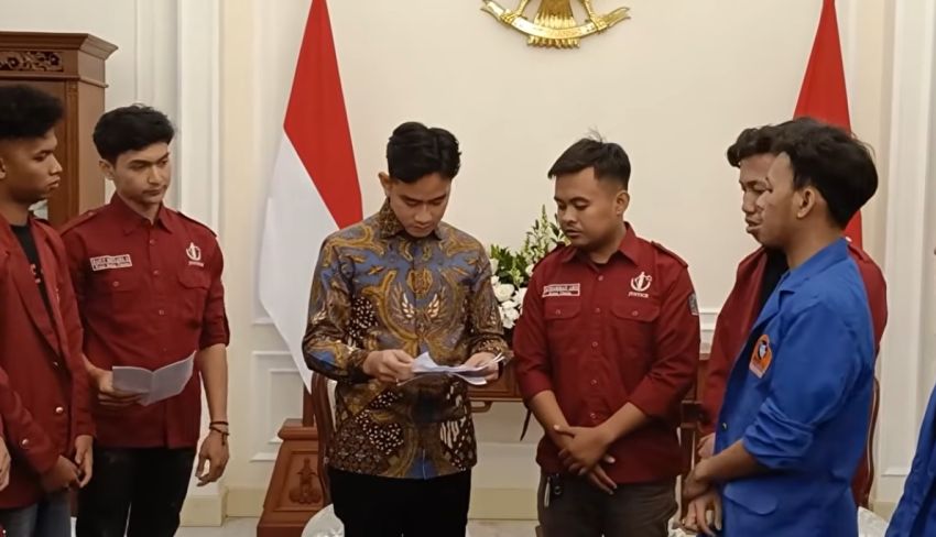 8330 Terima 15 Perwakilan Mahasiswa di Istana Wapres Gibran Saya Sadar Program Pemerintah Masih Banyak Minusnya