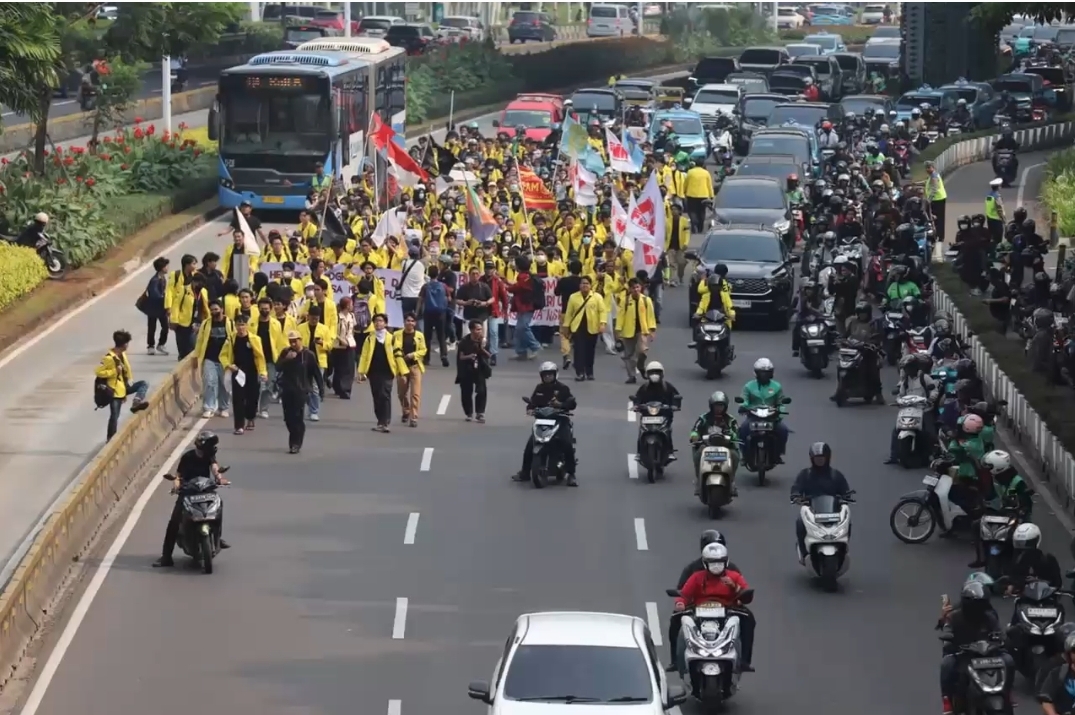 Massa Mahasiswa Tetap Teguh Menuju Bundaran HI Meski Dihadang Penyekatan 1 IMG 20260612 WA0005
