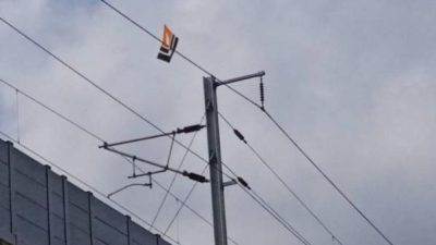 Waspada Bahaya Layang-Layang di Sekitar Jalur Kereta Cepat Whoosh