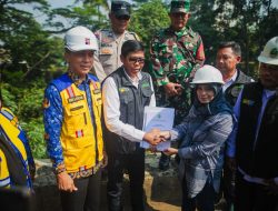 Pemprov Jabar Mulai Perbaiki Dinding Penahan Tanah Longsor di Jalan Kebon Pedes Bogor