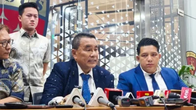Mantan Penyidik KPK Soroti Fasilitas Khusus Konpers Hotman Paris di Kejaksaan Agung 8 328750 05044619072026 Kuasa hukum Febrie Adriansyah Hotman Paris di Kejaksaan Agung Kejagung Jakarta Selatan pada Jumat 17 Juli 2026. Foto Puspenkum Kejagung 1200x675 1