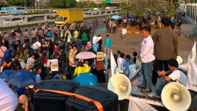SEMA PTKIN Se-Indonesia Gelar Aksi Evaluasi Kinerja Kejaksaan RI di DPR RI