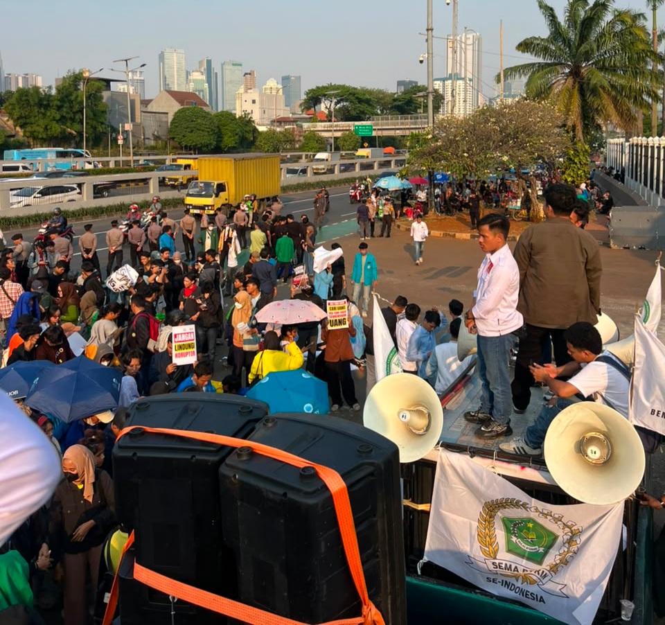 SEMA PTKIN Se-Indonesia Gelar Aksi Evaluasi Kinerja Kejaksaan RI di DPR RI 1 IMG 20260710 WA0067