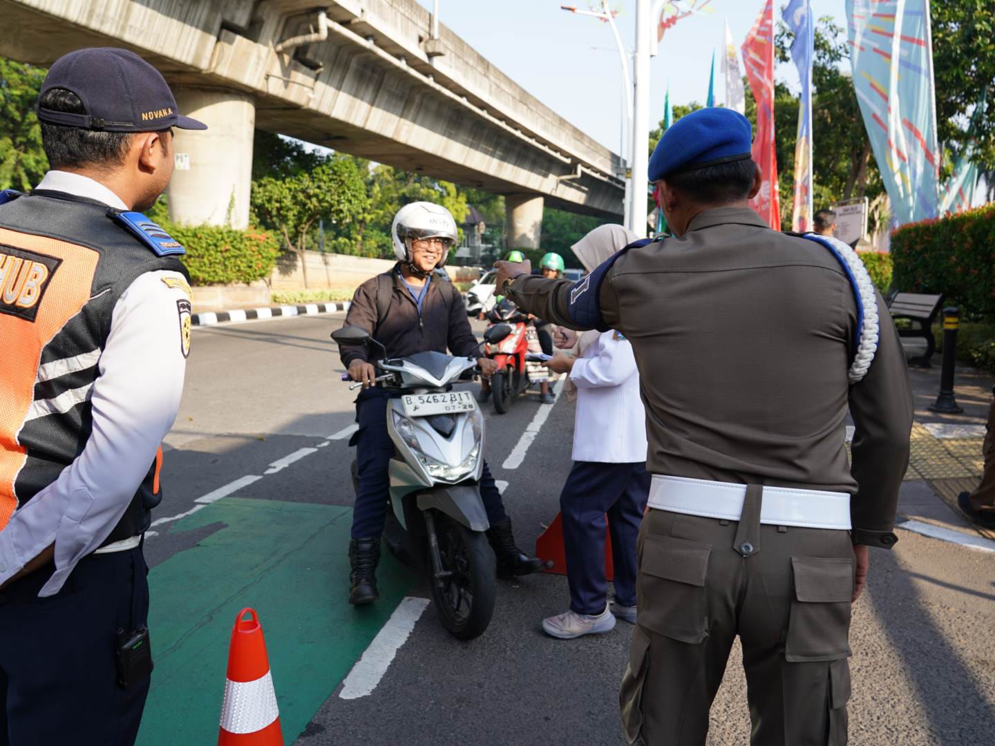 Tegakkan Aturan Penggunaan Transportasi Umum Setiap Rabu, Pemkot Jaksel Angkut dan Derek Kendaraan ASN 1 IMG 20260715 WA0006