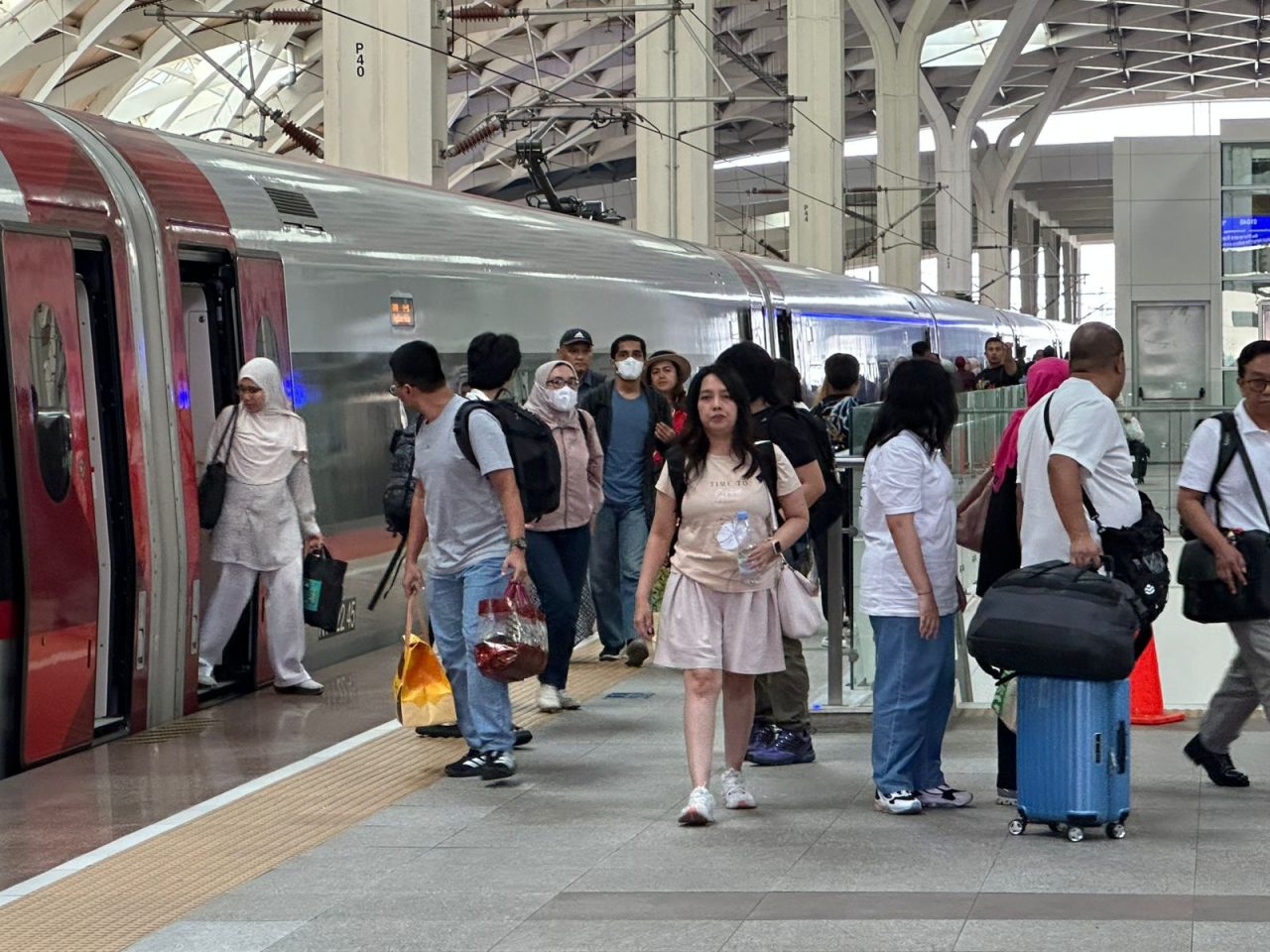 Kereta Cepat Whoosh Makin Diminati Wisatawan Mancanegara 1 WhatsApp Image 2026 07 03 at 14.14.38 1280x960 1