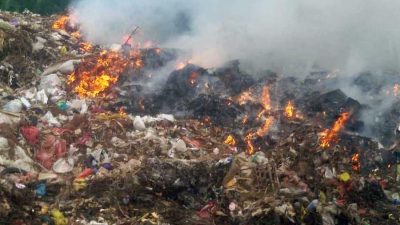 Kualitas Udara di Sekitar TPA Jatiwaringin Capai Tingkat Berbahaya Akibat Kebakaran