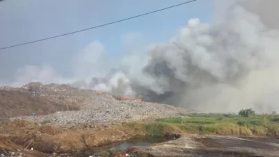 Kebakaran TPA Jatiwaringin Masih Berlanjut Hingga Hari Kelima, 15 Hektare Area Terbakar