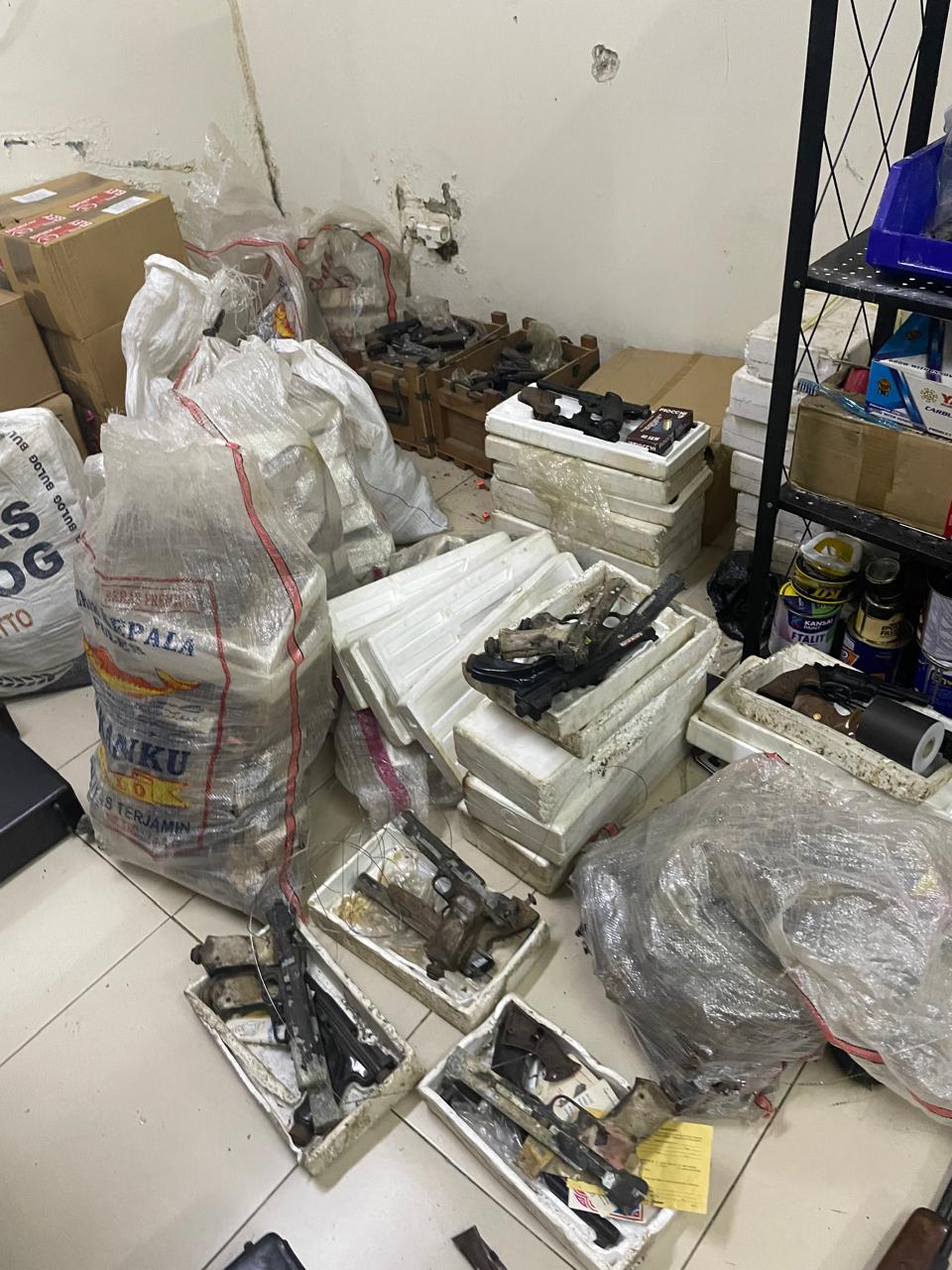 Di Balik Pintu Terkunci Sekolah: Ratusan Senjata, Bunker Rahasia, dan Ancaman yang Mengintai Anak-anak 1 IMG 20260806 WA0002