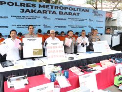 Polres Metro Jakarta Barat Bongkar Sindikat Uang Palsu, 11 Tersangka Diamankan & Puluhan Ribu Lembar Uang Palsu Disita