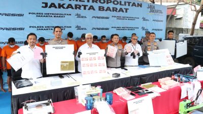 Polres Metro Jakarta Barat Bongkar Sindikat Uang Palsu, 11 Tersangka Diamankan & Puluhan Ribu Lembar Uang Palsu Disita