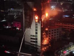 Malam Mencekam: Kebakaran Melanda Gedung Bapenda DKI Jakarta, Data Dipastikan Aman