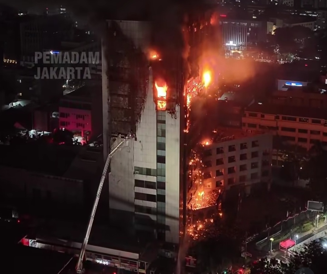Malam Mencekam: Kebakaran Melanda Gedung Bapenda DKI Jakarta, Data Dipastikan Aman 1 Screenshot 20260808 120123