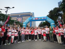 Semarak HUT ke-81 RI, Wali Kota Jakarta Barat Lepas 1.660 Peserta Fun Run 2026